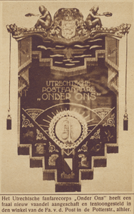 870231 Afbeelding van het nieuwe vaandel van de Utrechtsche Postfanfare 'Onder Ons'.